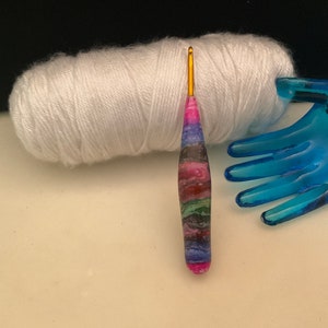 Boye Crochet Master 24 Pc Crochet Hook Set With Holder. Pink Zipper Case  Lays Flat. Includes Sizes D-K Aluminum Hooks and 00-14 Steel Hooks 