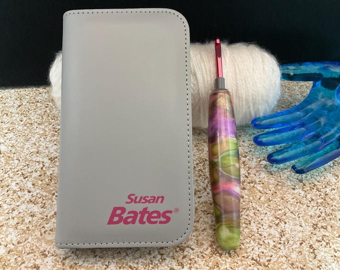 Susan Bates Twist   Lock Crochet Hook Set With Handmade Wood/acrylic