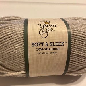 Mejores ofertas e historial de precios de Yarn Bee Soft & Sleek Yarn en