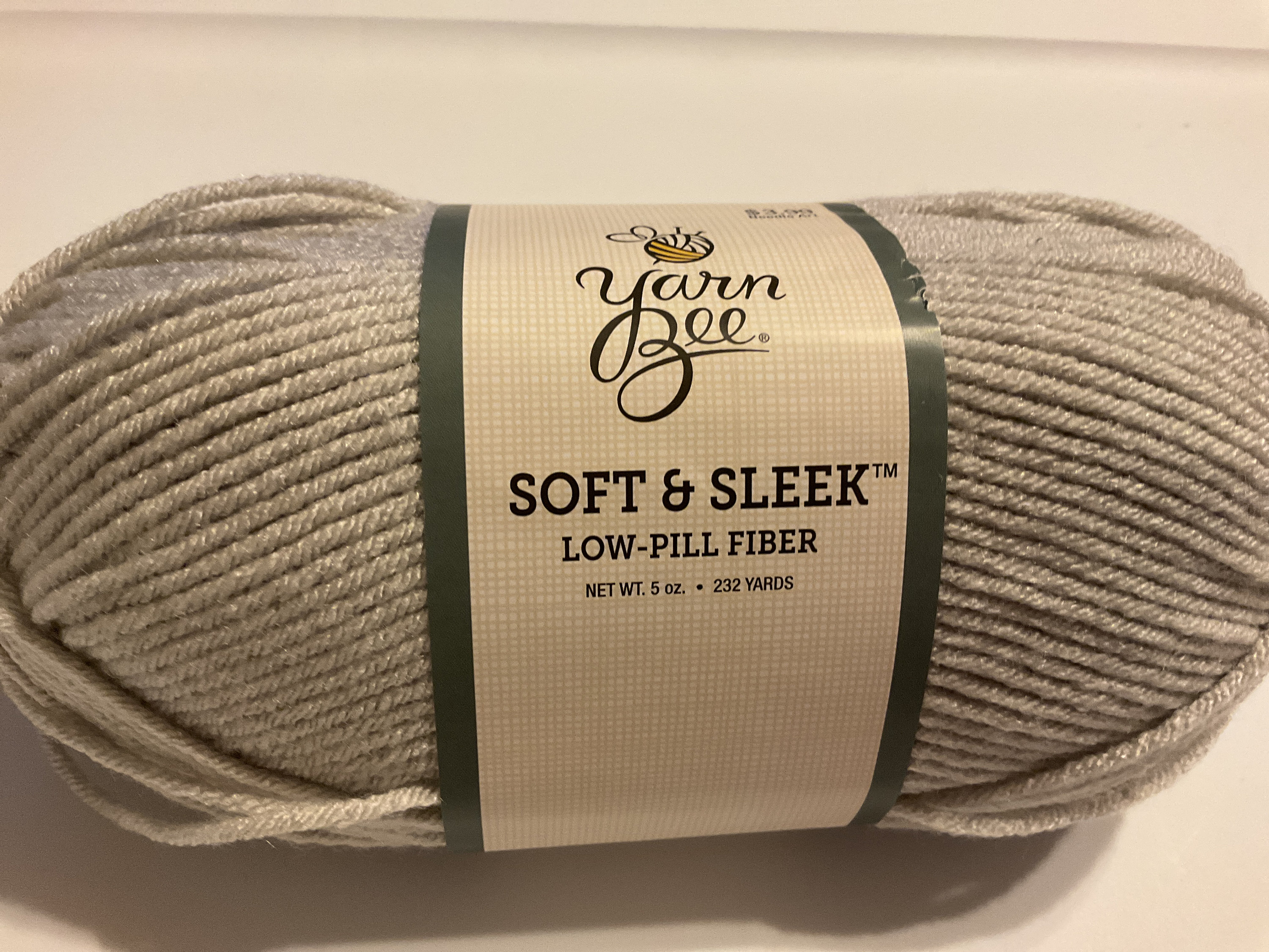 1 Skein Soft & Sleek Chunky Yarn Bee Low-Pill Fiber White color 5oz New