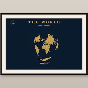 Könnte beinhalten: Eine gerahmte Wandkarte mit der Aufschrift THE WORLD in goldener Schrift auf dunkelblauem Hintergrund. Die Karte zeigt eine flächentreue Bonne-Projektion mit goldenen Kontinenten, einer Windrose oben links und einer Skala unten in der Mitte.