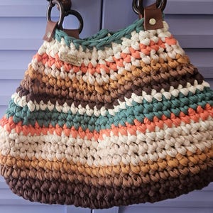 Bolso de verano a rayas de crochet, hilo de camiseta, rayas múltiples, totalmente forrado, asas de madera envueltas con cordón, verde azulado, blanco roto, naranja, marrón, ROBLE