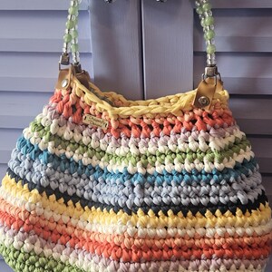 Bolso de crochet, hilo de camiseta, rayas múltiples, totalmente forrado, asas de metal y cuentas verdes, blanco, rosa, amarillo, verde, naranja ROBLE