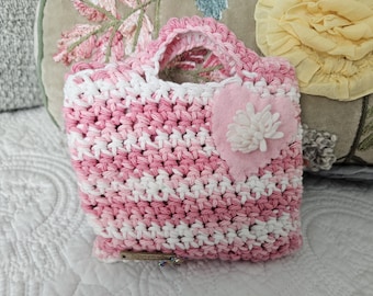 Bolsa de crochê para menina, perfeita para o Dia dos Namorados: aplique de coração, flor, forro em fio mesclado rosa e tamanho pequeno.