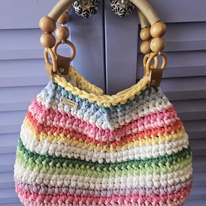 Bolso de verano de rayas de ganchillo, hilo de camiseta, rayas múltiples, asas de madera de cordón envuelto completamente forradas, blanco, amarillo, verde, azul, rosa, ROBLE