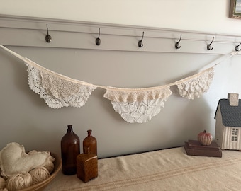 Cream, Ivory & White Vintage Crochet Doily Garland / Romantic Mantel Decor Fall Shabby Chic Boho Banner Bunting Photo Prop / Cottage Core