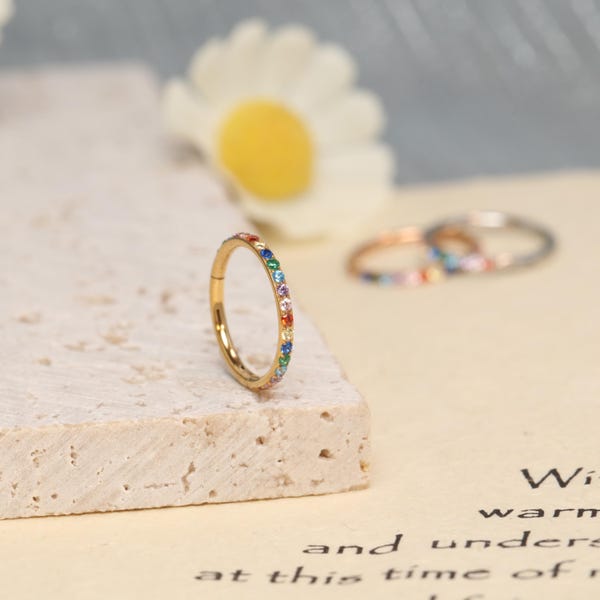 Anillo articulado con circonitas cúbicas arcoíris doradas, aro con cierre de clic de acero quirúrgico 316L, joyería colorida para piercing de nariz, cartílago, hélix y septum