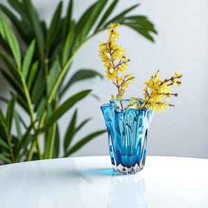 Handmade Blown Glass Vase – Artistic Blue Wave Design – Unique Mouth-Blown Glass Art – 21cm Tall – Elegant Home Decor