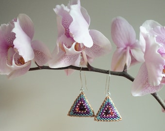 TUTORIAL: Triangular Peyote Earrings - BizzWit