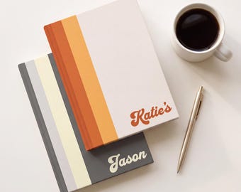 Minimalistischer, personalisierter Tagesplaner: Undatiertes, individuell gestaltbares Wochen- und Monatsjournal, Retro-Notizbuch – das perfekte Geschenk für Lehrer