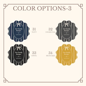 以下が含まれることがあります： COLOR OPTIONS-3と題されたカラーオプションチャート。縦縞模様のスカラップ円形ラベルが4つ並んでいます。各ラベルには「Our Family Recipes」および「made with love」というテキストが記載されており、ネイビー、チャコール、オニキス、マスタードのカラーバリエーションがあります。