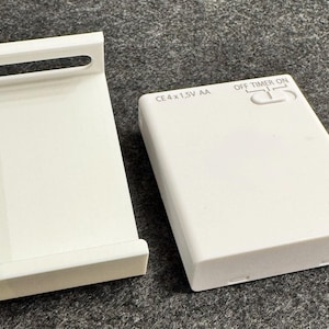 Fensterhalterung für Batteriepack von Weihnachts‑Fensterbeleuchtung,  passgenau in 1‑mm‑Schritten (14–25 mm)