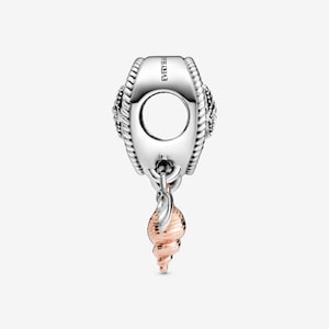 Könnte beinhalten: Ein Set aus drei Keramikbechern mit gesprenkelter, matter Oberfläche. Die Becher sind in Creme-, Hellbraun- und Dunkelbrauntönen gehalten. Jeder Becher hat ein schlichtes, minimalistisches Design.