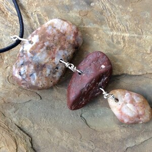 3 stone red pendent