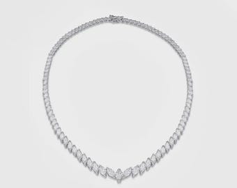 Collana tennis con diamanti taglio marquise / Girocollo a V in oro massiccio con maglie graduate