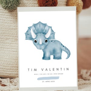 Personalisierbares Geburtsposter Dinosaurier Triceratops | Dino Kinderzimmer Deko | Geburt Namensposter | Individuelles Geburtsdaten Poster