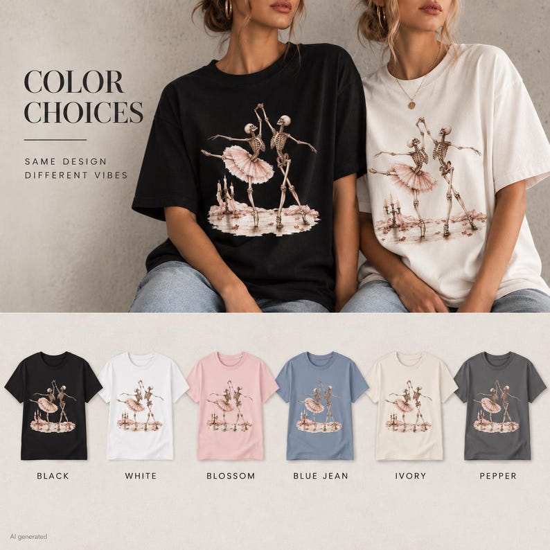 Pu&ograve; includere: Una collezione di t-shirt a maniche corte nei colori nero, bianco, blossom, blue jean, avorio e pepper. Ogni maglietta presenta una stampa grafica di due scheletri che ballano, uno dei quali indossa un tut&ugrave; rosa, circondati da candele accese.