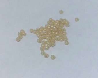 Opaque Lustered Light Beige Toho 11/0 seed bead 15g (TR-11-123)