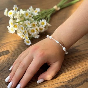 Bracelet de pierres précieuses blanches, bijoux minimalistes, bracelet de perles, cadeau parfait, cadeau pour elle