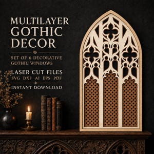 Op de afbeelding: Een lichtgekleurd, lasergesneden houten paneel met een spitsboogvormig gotisch ontwerp, ingewikkeld maaswerk en een rasterpatroon. De tekst luidt: MULTILAYER GOTHIC DECOR, SET OF 6 DECORATIVE GOTHIC WINDOWS, LASER CUT FILES, SVG DXF AI EPS PDF, INSTANT DOWNLOAD.