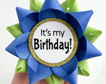 C'est mon anniversaire broche, ruban d'anniversaire broche, broche de fête d'anniversaire, décorations d'anniversaire, cadeau d'anniversaire de collègue, bleu royal et vert pomme, audacieux