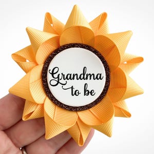 Sunflower Baby Shower Pins, Sunflower Theme Grandma to be Pin, Custom Baby Shower Favor Gifts, Grandma Gift, Nana Gift, Gigi Gift, Sunflower