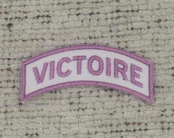 Personalized Name Arch Patch - Curved Oval Embroidered Badge - Iron-on or Sew-on - 6x3cm - Ideal for Jackets, Bags, and Decorations