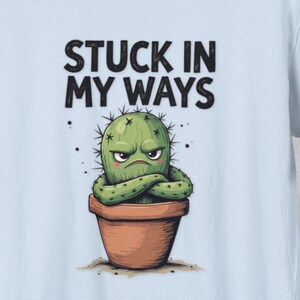 Stuck in My Ways-Cactus T-Shirt: Mürrisches Kaktus-Grafik-T-Shirt, niedliches Geschenk für Pflanzenliebhaber, schrulliges Humor-T-Shirt, introvertiertes Geschenk-T-Shirt, Pflanzenliebhaber-T-Shirt