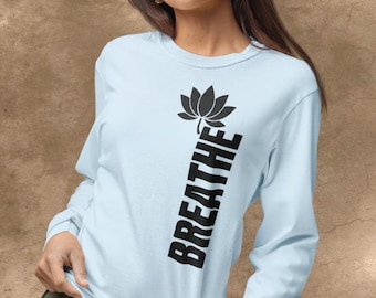 Camiseta de manga comprida com estampa vertical "Lotus Breathe" | Camiseta para mindfulness | Roupa de ioga | Camiseta Comfort Colors