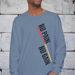 痛みなくして得るものなしシャツ | コンフォートカラーズ 長袖モチベーションアップフィットネスTシャツ