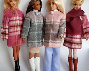 Abrigo de muñeca rosa a cuadros hecho a mano: moda invernal acogedora para muñecas de 29 cm (11,5 pulgadas).