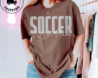 Comfort Colors Soccer Mom Shirt Cute Soccer Mama Tee for Game Day Sports Mom Gift Soccer Season Outfit Minimalist Mothers Day Gift
