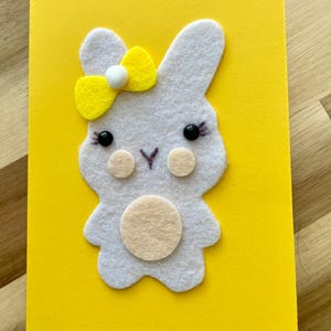 フェルトのウサギのハンドメイド4x6カード - 「Some Bunny Loves You」 - イースター、ベビーシャワー、あなたを想っています