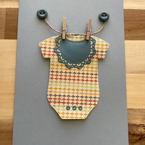 Cartão de bebê menino feito à mão com botões vintage – Mensagem interna “Bem-vindo, pequeno!”, Cartão de felicitações exclusivo para bebê com envelope