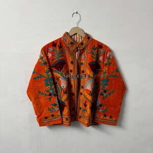 Handbestickte Suzani Samtjacke, Boho Statement Mantel mit Blumenmuster
