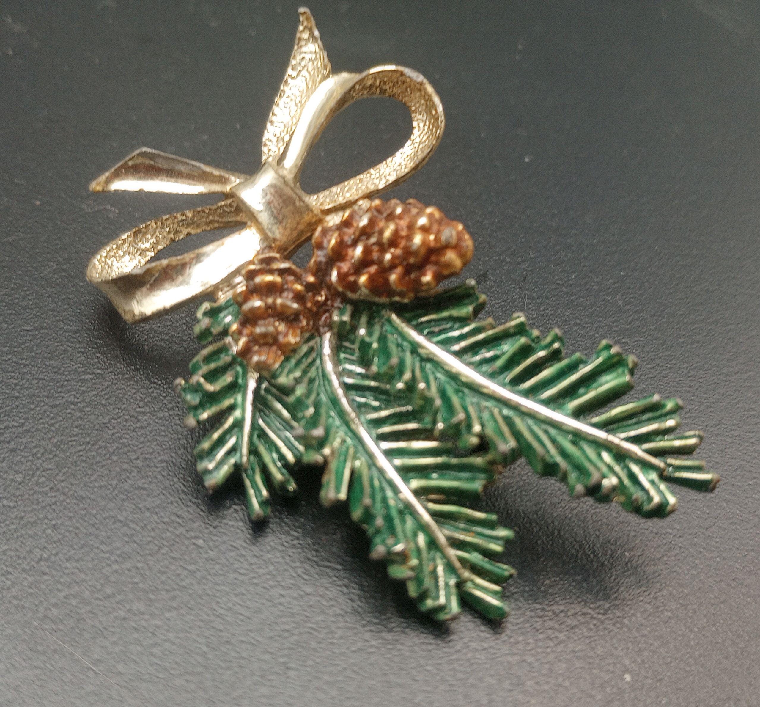 Vintage Signed GERRYS Christmas Pine Cone & Bow Brooch Gold Tone Green Enamel Holiday Pin