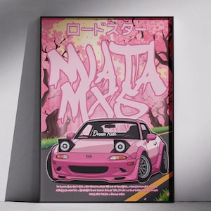 Może przedstawiać: Różowy nadruk artystyczny Miata MX-5. Ilustracja przedstawia różowy samochód z wysuwanymi reflektorami na tle różowego tła z kwiatami wiśni. Słowa "Miata MX5" są w stylizowanej czcionce. Nadruk jest oprawiony w czarną ramę.