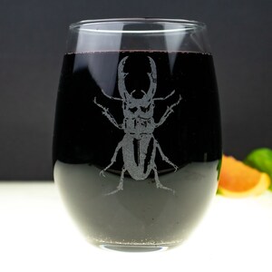 Beetle Stemless Wine Glass hand etched GREAT GIFT image 3