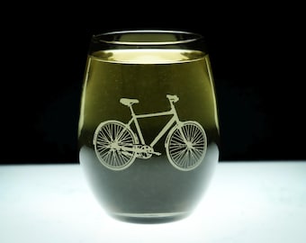 Hand geätztes Fahrrad Stemless Weinglas: Geschenk für Radfahrer