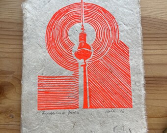 Berlijnse televisietoren linoleumsnede – Neonrood-oranje Berlijnse muurdecoratie, handgemaakte print op Lokta-papier, televisietoren Berlijn, architectuurkunst