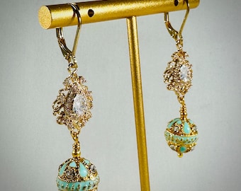 Boucles d'oreilles pendantes en or, émail turquoise et cristal