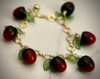 Bracelets à breloques cerisier Rainier.