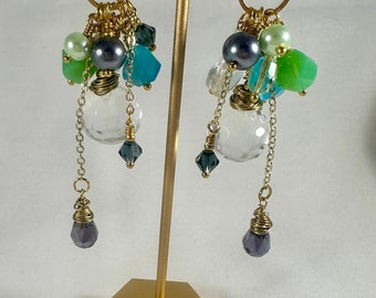 Boucles d'oreilles en forme de larme à facettes et perles