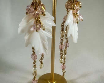 Feuille de nacre avec perle en faux verre et cristal rose