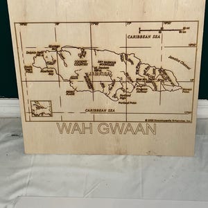 Panneau en bois de carte rustique de la Jamaïque – Montagnes et rivières | Art mural gravé au laser | Décoration jamaïcaine | Carte de l'île personnalisée | Cadeau pour les voyageurs