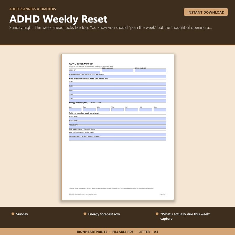 K&ouml;nnte beinhalten: Ein druckbarer ADHD Weekly Reset Planer mit wei&szlig;em Hintergrund und blauen Linien. Der Titel "ADHD Weekly Reset" steht oben, mit dem Text "Sunday night. The week ahead looks like fog." Der Planer soll bei der Organisation w&ouml;chentlicher Aufgaben helfen.
