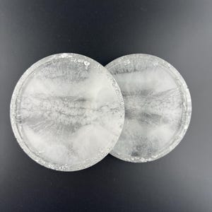 Round Resin Coasters – White Marble Effect – Set of 2