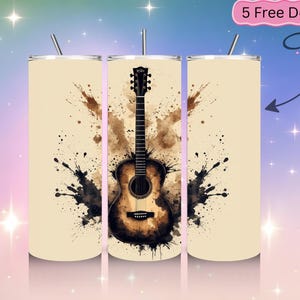 Może przedstawiać: Zestaw trzech beżowych kubków ze stali nierdzewnej z motywem gitary. Gitara jest brązowo-czarna, z efektem rozprysku akwareli. Kubki mają srebrne słomki. Tekst brzmi "5 Free Designs".