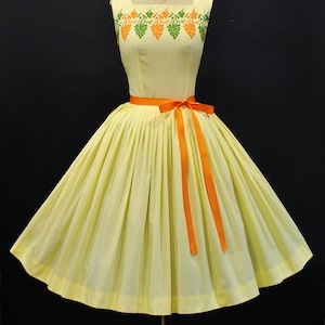 Vintage 1950s Novelty Grape Fruit Embroidered Orange Green GRAPEVINE Yellow Cotton Sundress Full Skirt Pinup Summer Party Dress SMALL