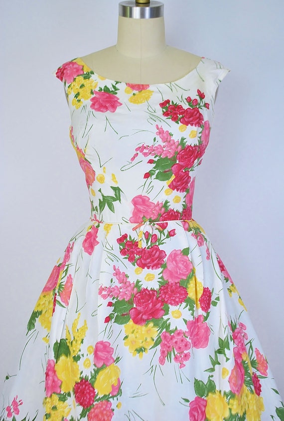 Vintage 1950s Floral Spring Bouquet Dress / 50s P… - image 2